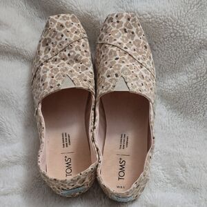 TOMS Women's Beige Leopard Flats 8.5